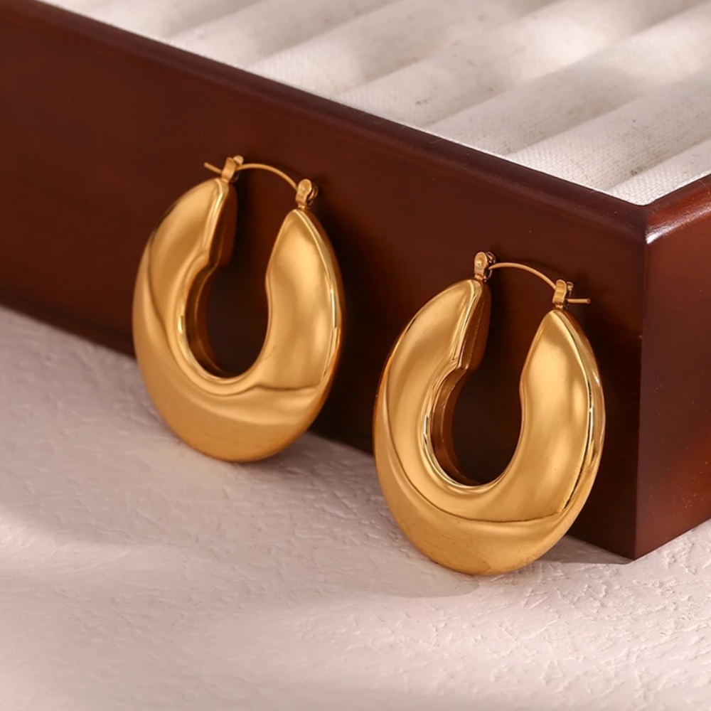 NEW 18K GOLD HOLLOW HOOP EARRINGS, NICE EARRINGS, CUTE EARRINGS - Picture 4 of 7
